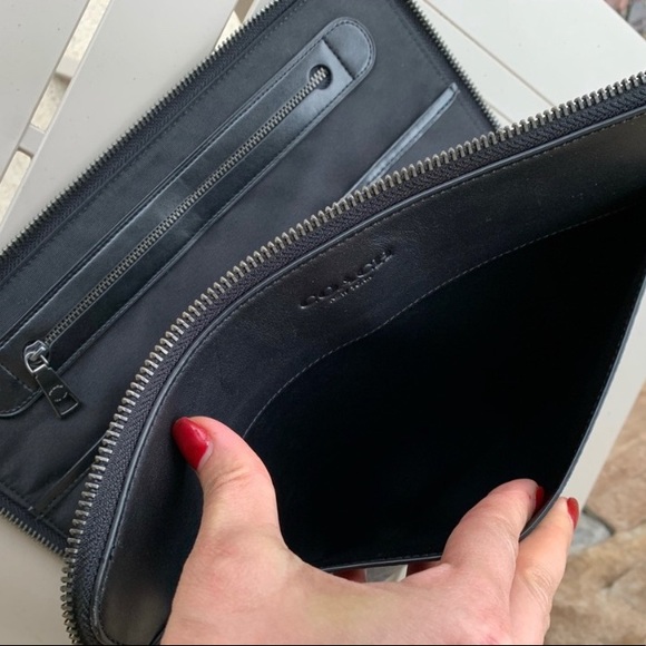 Authentic Coach sign.leather laptop/organizer case - Picture 6 of 8